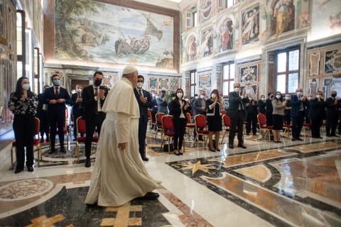 Quelle tre frasi del Papa che non vanno via dalla mente...